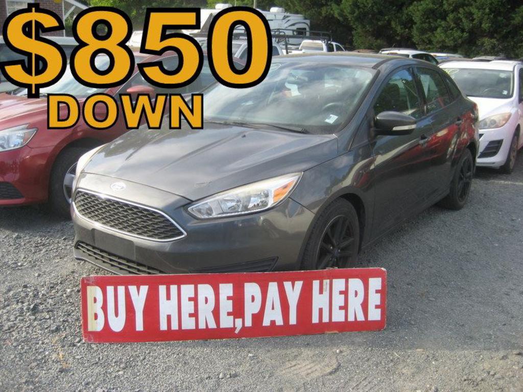 2016 Ford Focus Sedan SE's photo